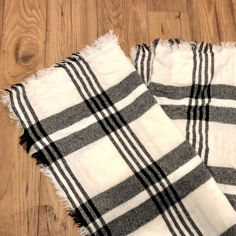 Plaid Wrap Scarf - Picture 6 of 7